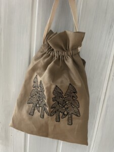 自然を感じる木モチーフのオリジナルデザイン