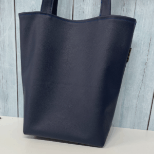 裏側は、シンプルに無地